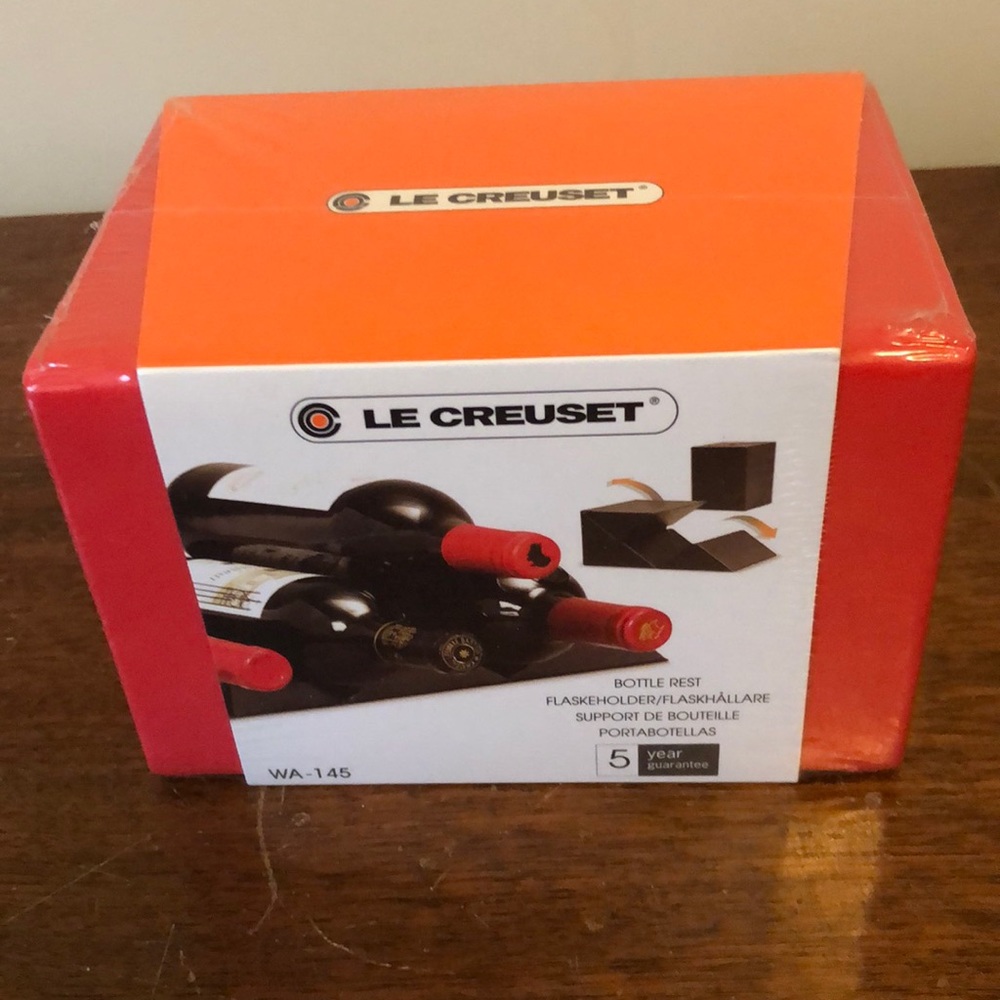 NWT le creuset bottle rest